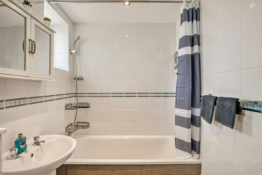Lovely 3-bed Clapham Common * Londen